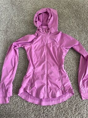 Lululemon Women's Hooded Rain Running Jacket in Lilac Pink 0